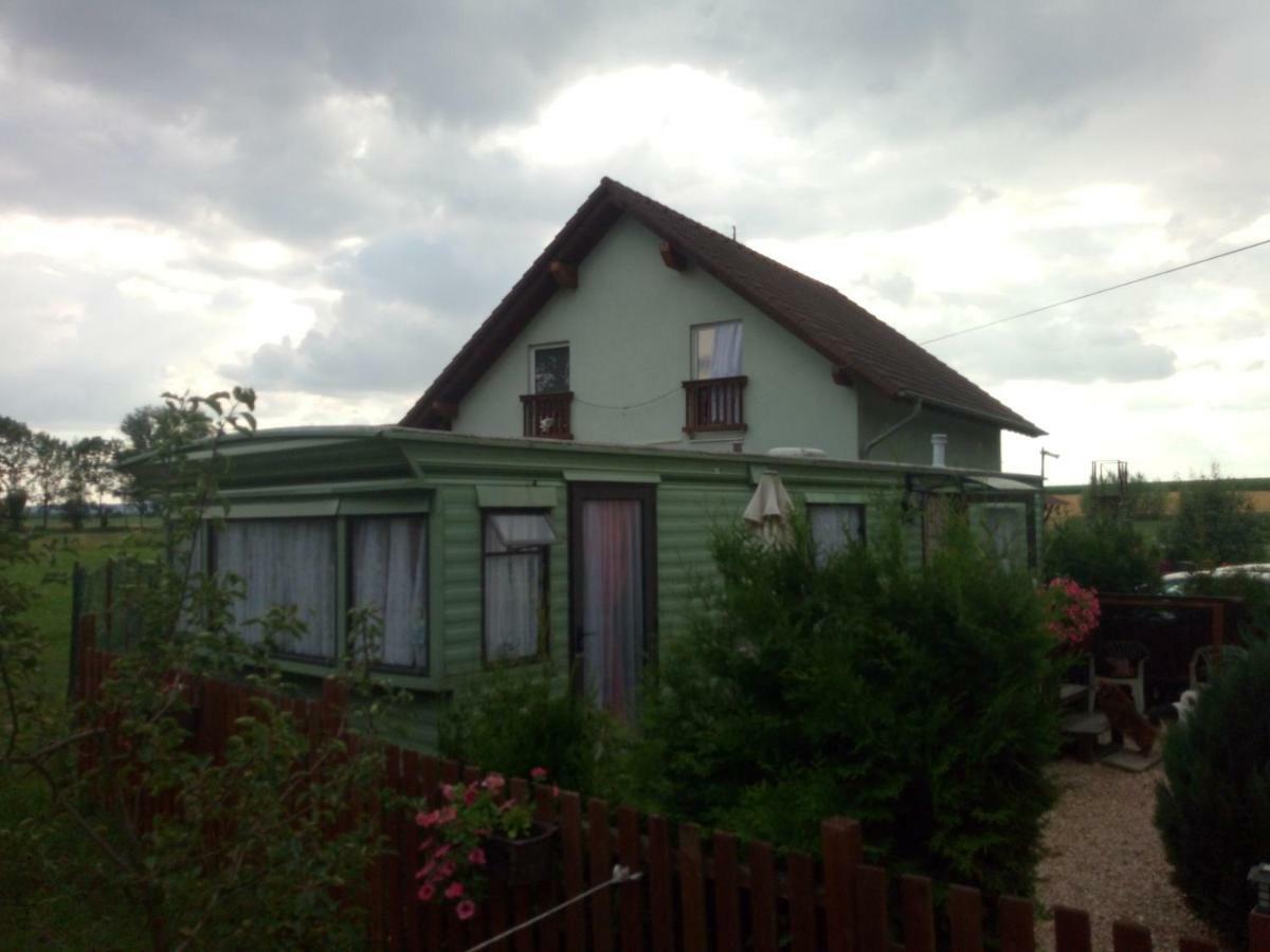 Ubytovani Fanisek V Mobilnim Domku V Ceskem Raji Sobotka Exterior foto
